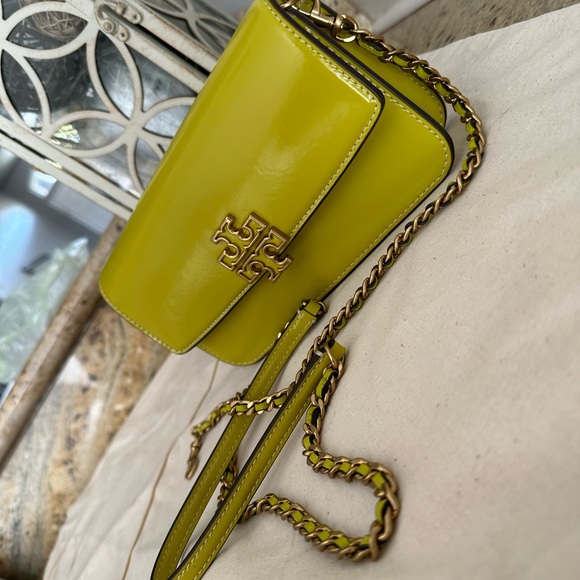 NWT Tory Burch Britten patent chain wallet crossbody w. Wristlet - Picture 3 of 12